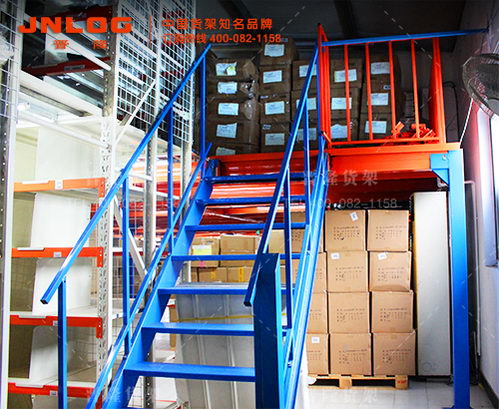 <b>上海汤尼威尔服饰 阁楼货架</b>