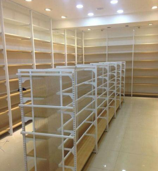 <b>七匹狼服饰 仓库货架</b>