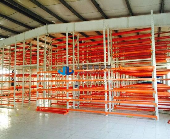 <b>汤尼威尔阁楼货架森林</b>