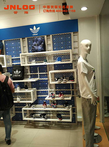 <b>阿迪达斯专卖店定制晋隆展示货架</b>