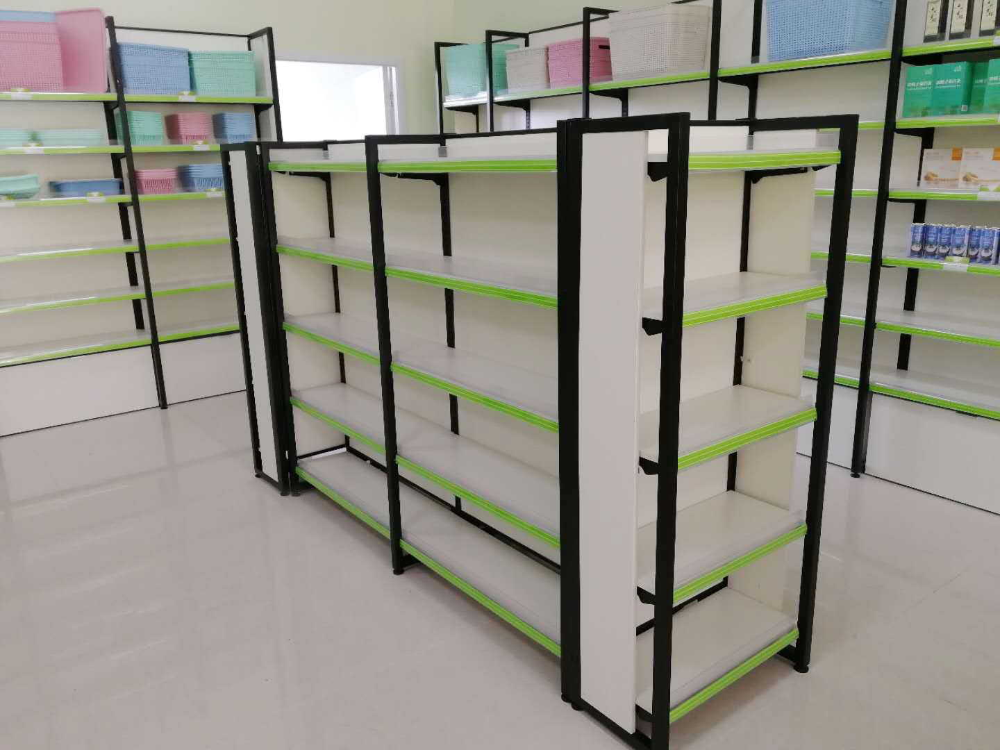 <b>超市货架的日常护理需要注意哪些事项？</b>