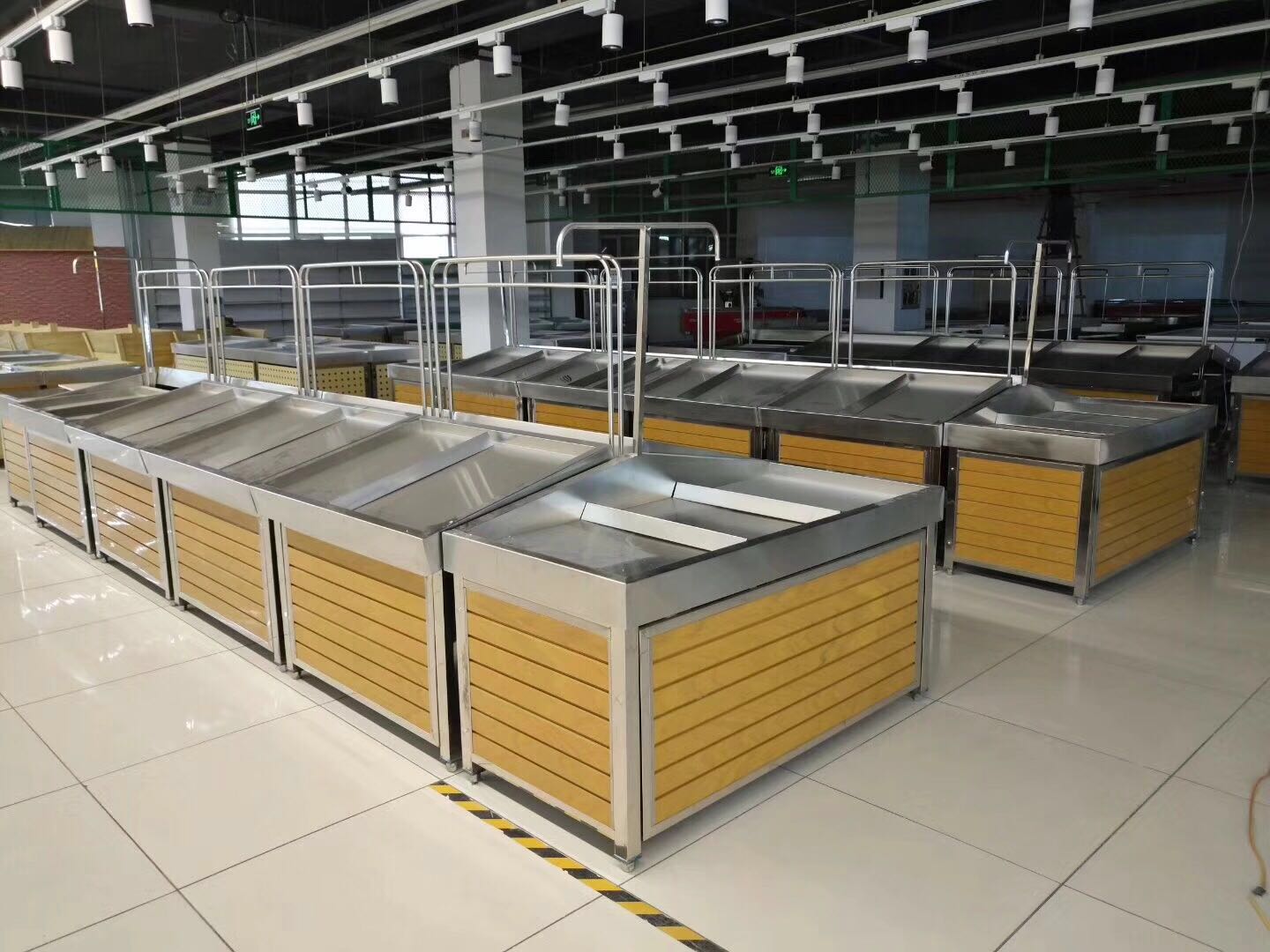 <b>超市货架摆放技巧大揭密 超市战术大揭密</b>