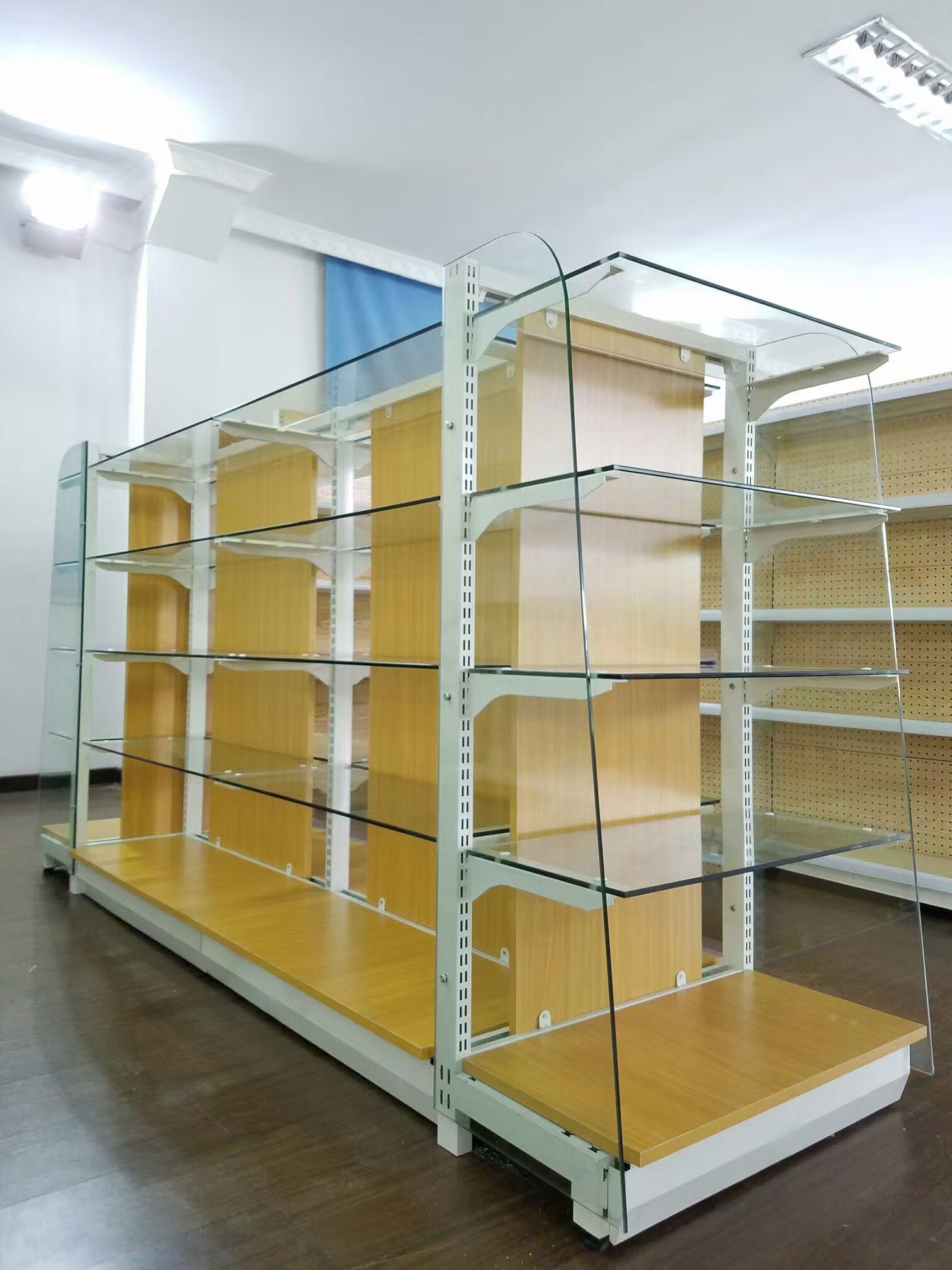 <b>上海货架厂：超市货架的摆放以及色彩运用</b>