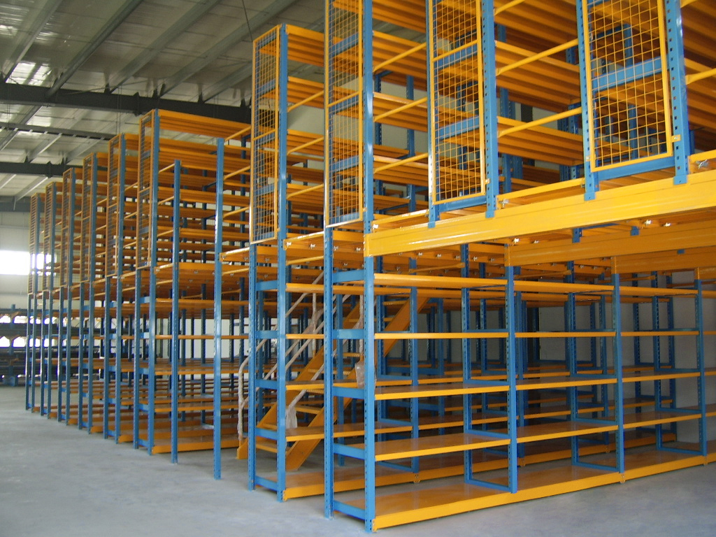 <b>上海货架厂：阁楼货架能很好地加大您的仓库使用率</b>