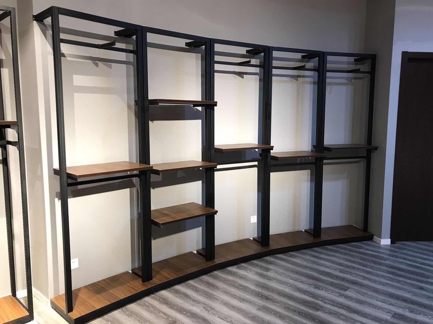 <b>工厂仓储货架与商场超市货架的区别</b>