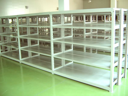 <b>上海仓库货架：定做中型货架需要注意事项</b>