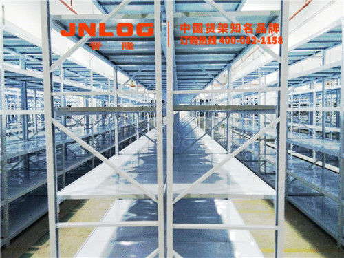 <b>上海货架：轻型仓库货架的结构与使用范围</b>