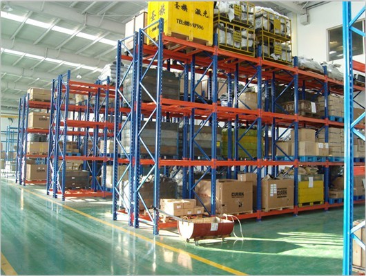 <b>上海货架:分析为什么托盘架广泛用于各个行业?</b>