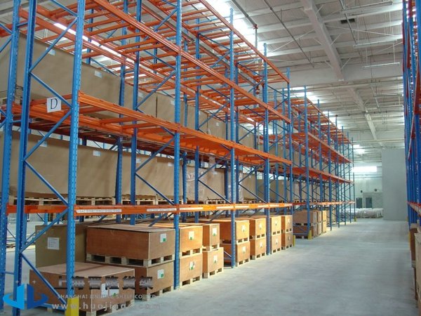 <b>如何将货架放在仓库中?</b>