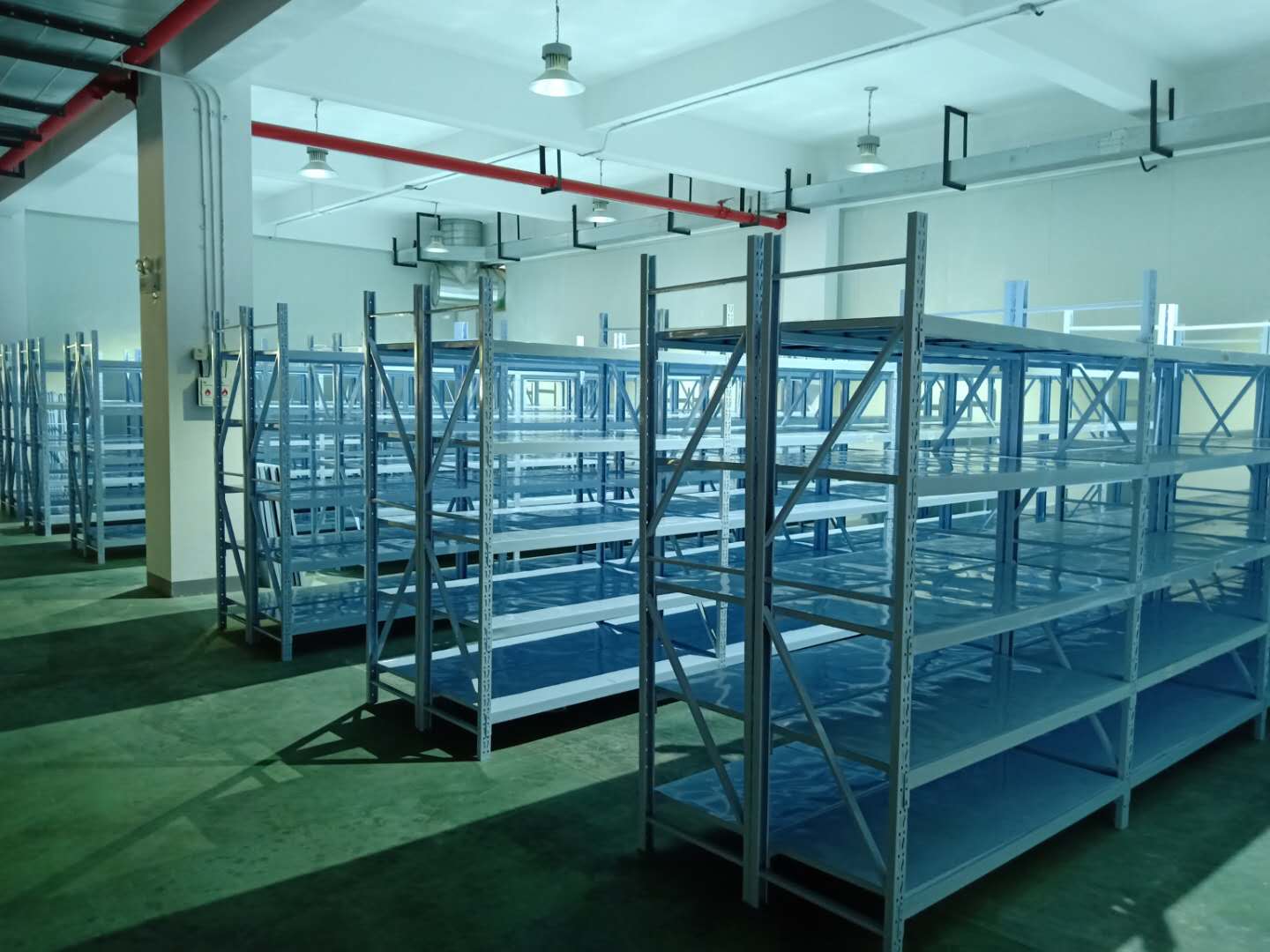 <b>仓储货架系统在企业物流中起着什么样的重要作用？</b>